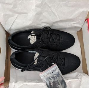 *Brand New* Nike Flyknit Trainer